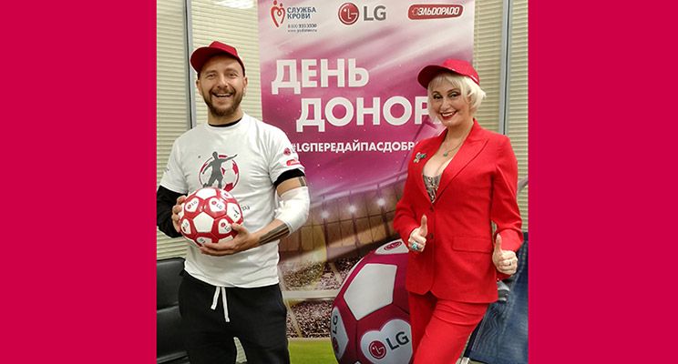 Футбольный день донора LG и «Эльдорадо» с Денисом Глушаковым и Артёмом Ребровым - изображение 1