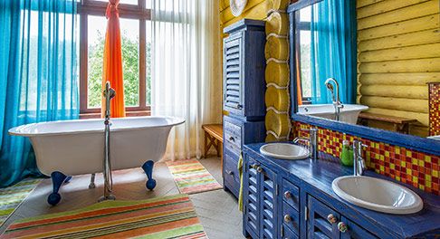 Комфорт без границ: ванная комната в деревянном доме