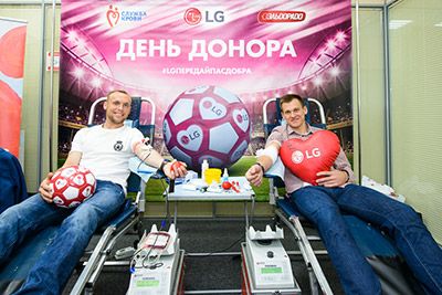 Футбольный день донора LG и «Эльдорадо» с Денисом Глушаковым и Артёмом Ребровым