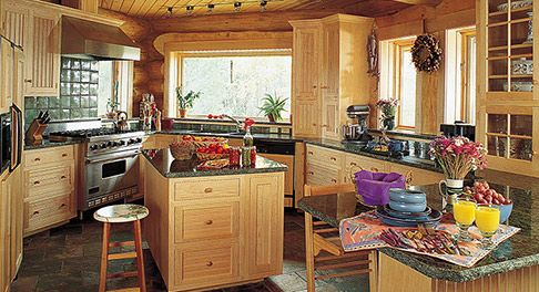 Внутри деревянного дома из бруса: кухонные интерьеры