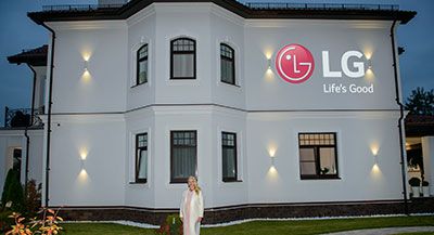 Екатерина Одинцова и LG пригласили друзей на новоселье