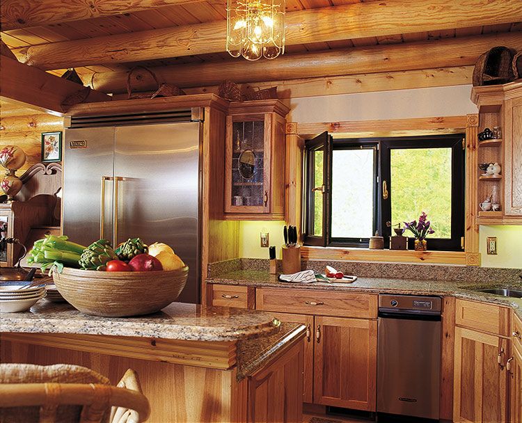 Кухня в деревянном доме из бруса