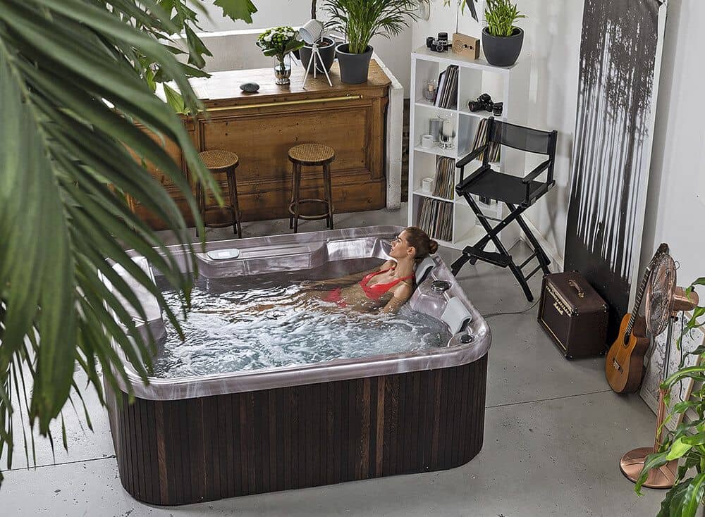 Изотермическое покрытие бассейнов Procopi SPA Thalao уменьшает испарение воды и замедляет процесс ее охлаждения