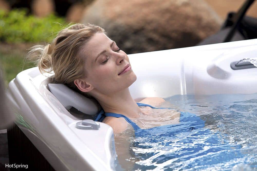 Шестиместный спа-бассейн HotSpring Hot Spot Tempo отличается элегантным обликом и обеспечивает отличный расслабляющий массаж