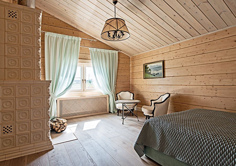  спальни в деревянном доме на втором этаже из клееного бруса - фото