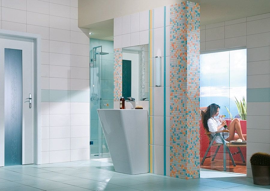 Дизайн ванной комнаты с мозаичным панно